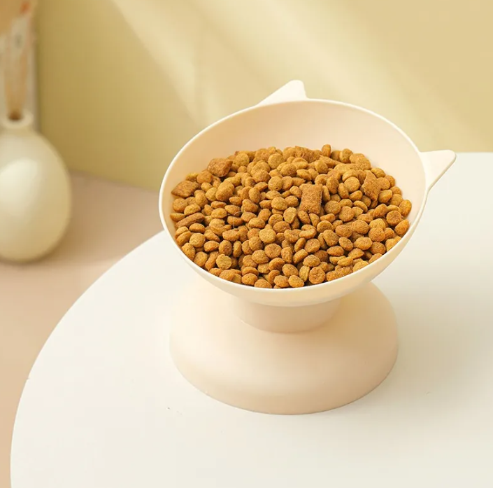 Dog eating from the PACKCO Oversize Pet Bowl